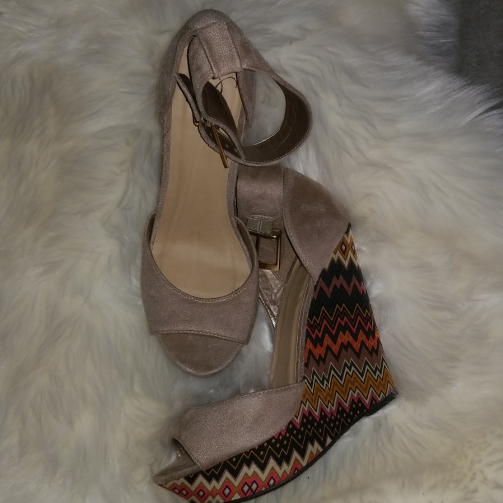 Brand New Tan Design Wedges